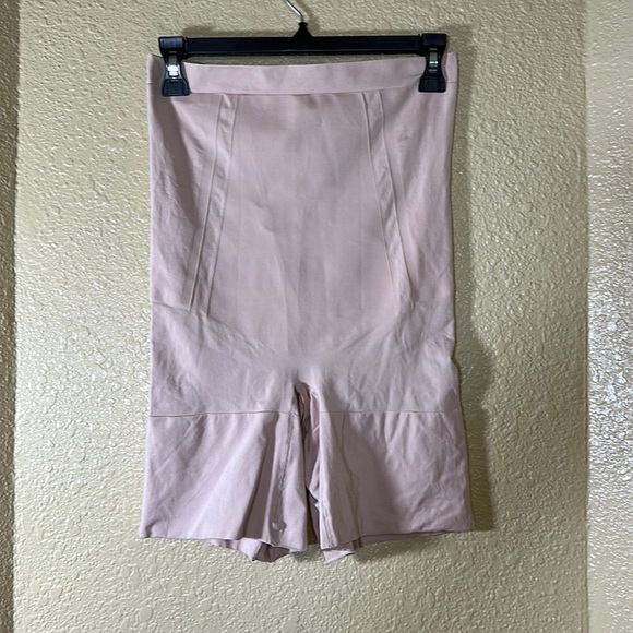 Spanx OnCore high waisted mid thigh shorts - Picture 1 of 4